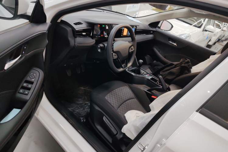 Used Roewe i5 2026 Model 1.5L Manual Comfort Version Driver Seat