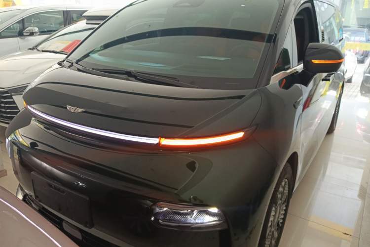 Used Geely Galaxy LEVC L380 2024 140-Degree 6-Seater All-Wheel-Drive Ultra