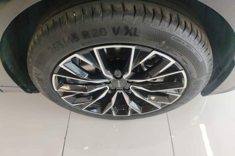 Used Zeekr 7X 2025 75 kWh Rear-Wheel Drive Intelligent Driving Version Right Front Wheel Hub