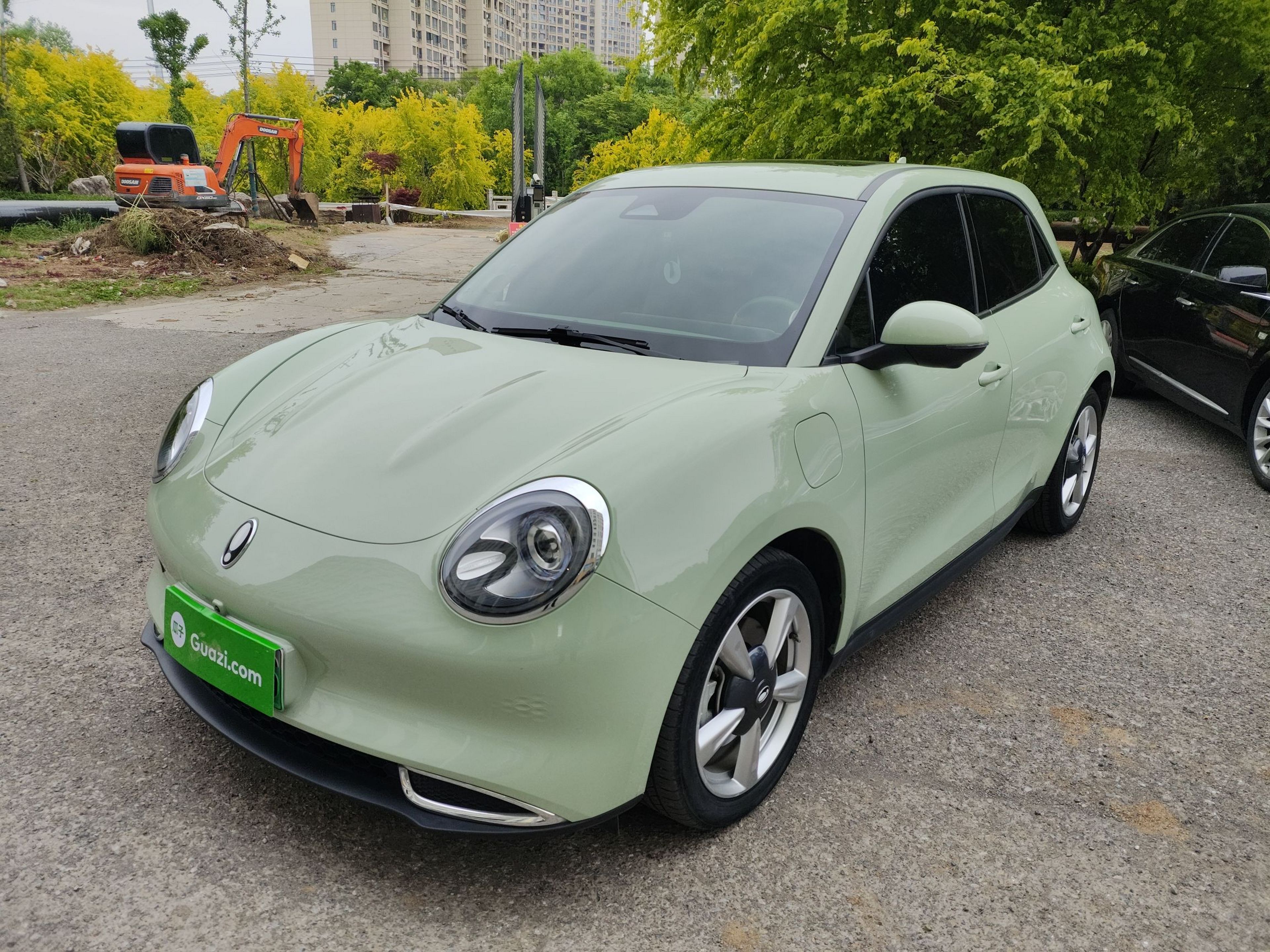 Под передней частью автомобиля