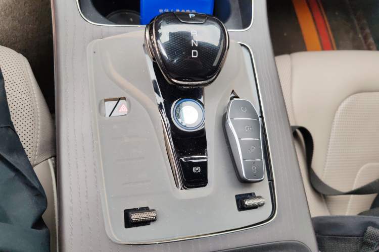 Used BYD Han 2024 EV Glory Edition 610 km All-Wheel Drive "Tian Shen Zhi Jia" Intelligent Driving Model
