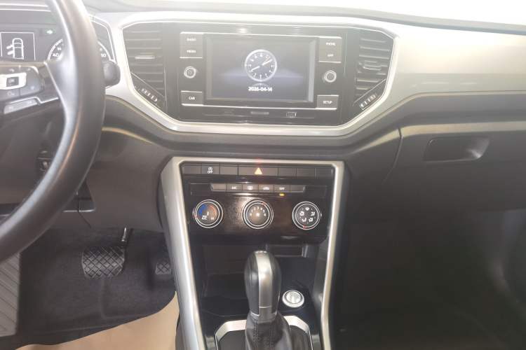 Used Volkswagen T-ROC 2019 230TSI DSG Two-Wheel-Drive Advanced Version China VI Standard Audio And AC Panel