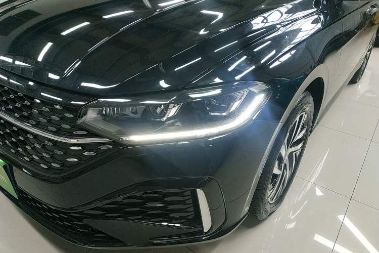 Used Volkswagen Lavida 2024 1.5L Automatic Starry Sky 5 Million Edition Left Front Headlight