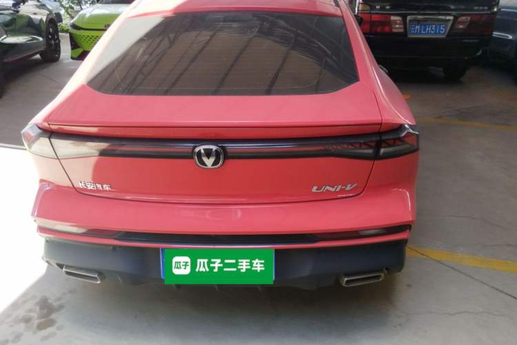 Used Changan UNI-V 2024 1.5T Smart Navigation Version
