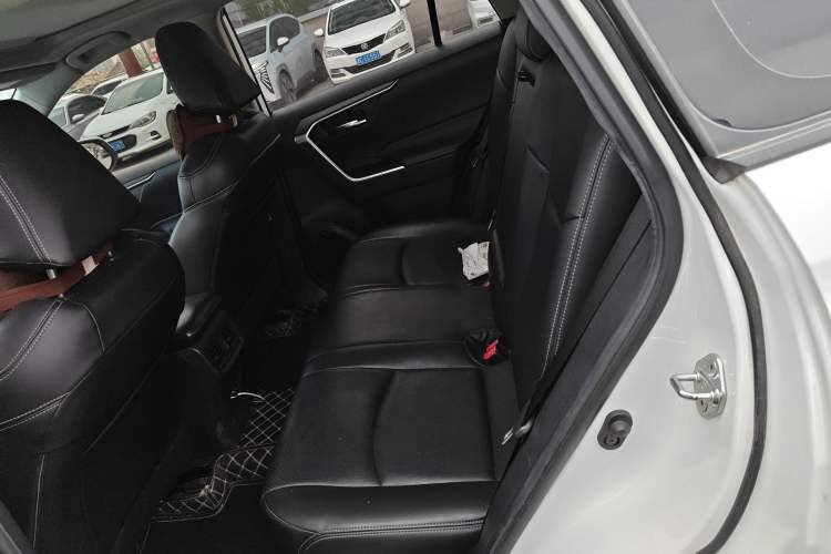 Used Toyota RAV4 2020 2.0L CVT Two-Wheel Drive Fashion Edition Left Rear Seat