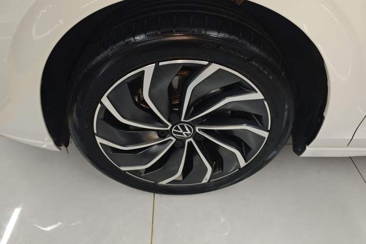 Used Volkswagen Golf 2023 280TSI DSG Pro Left Front Wheel Hub