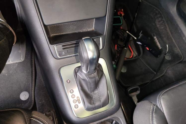 Used Volkswagen Tiguan 2017 300TSI Automatic Two-Wheel Drive Silk Road Comfort Edition Gear Lever