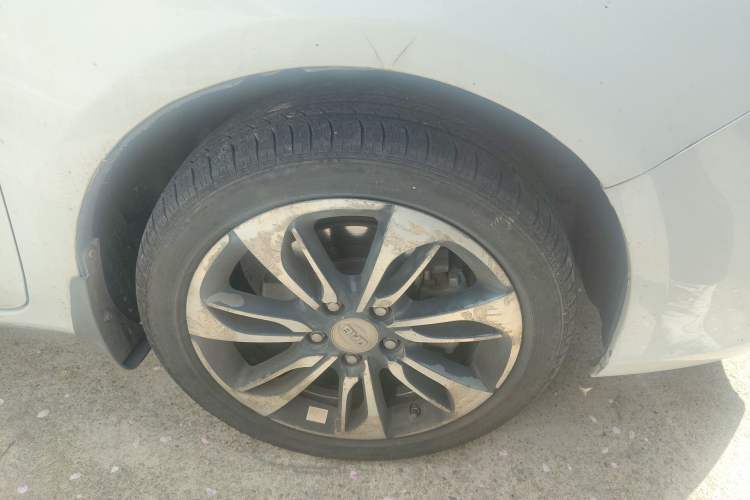 Used BYD Qin New Energy 2015 1.5T Dual-Crown Flagship Plus Edition
