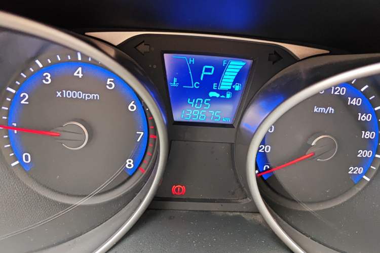 Used Hyundai ix35 2013 2.0L Automatic Two-Wheel Drive Smart GLS China IV Standard Odometer Close Up