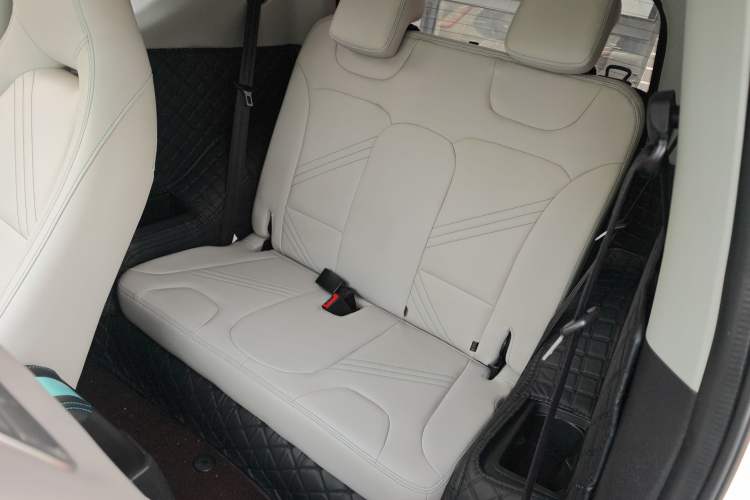 Used Chery QQ Little Ant 2021 200 000-Yuan Ant Fan Edition Talent Version Lithium Iron Phosphate 301 km Left Rear Seat