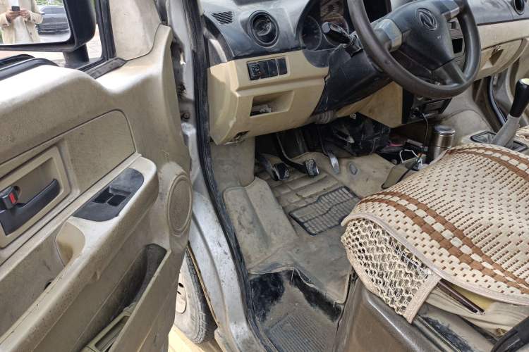 Used Dongfeng Xiaokang C36 2015 1.5L Standard Version II DK15-06 Driver Seat