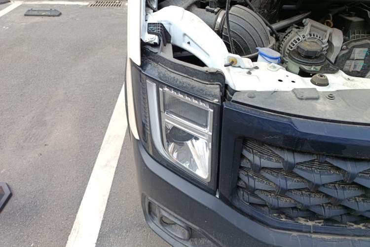 Used JMC Fushun 2023 2.0T Manual Short-Wheelbase Low-Roof Commercial Multi-Purpose Passenger Vehicle 6 Seats with Dual-Opening Tailgate
