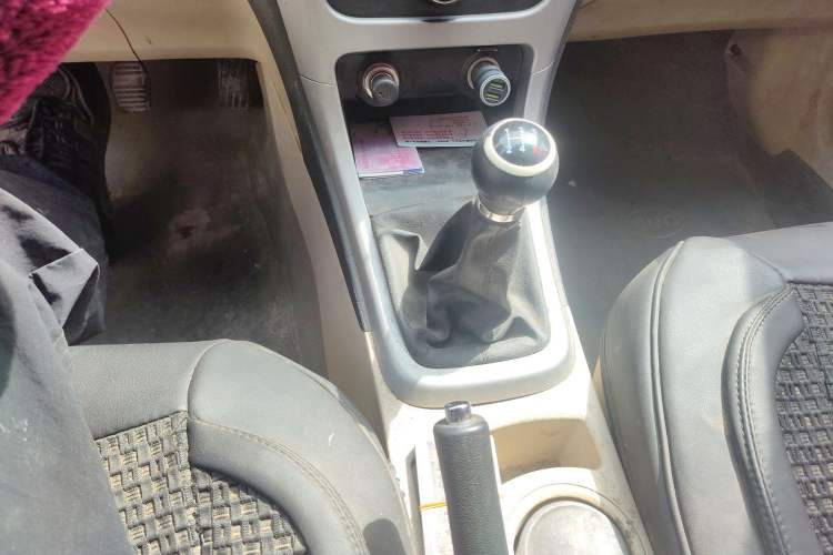 Used BYD F3 2014 1.5L Manual Luxury Model Gear Lever