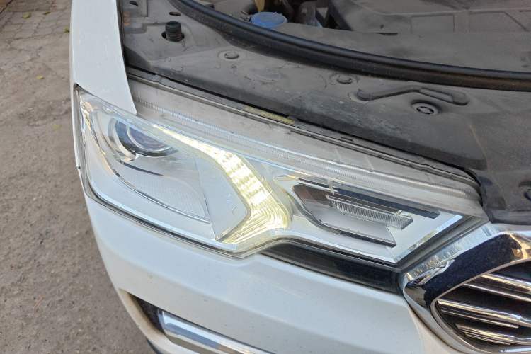 Used Haval H7 2016 Blue-Label H7 2.0T Automatic Luxury Model Right Front Headlight