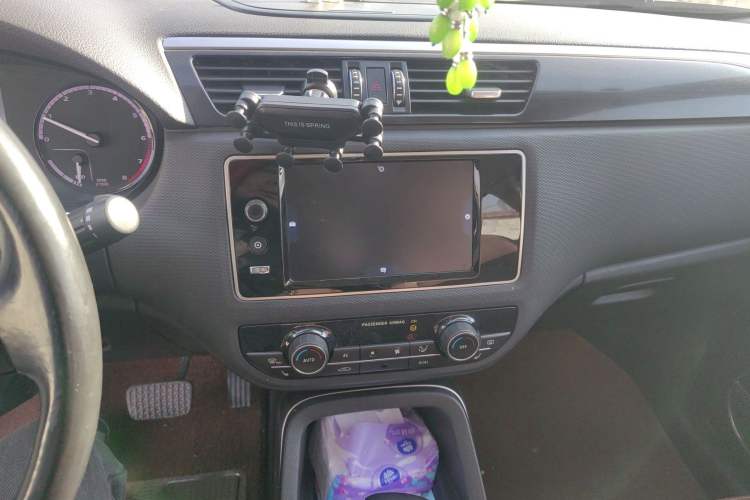 Used Qoros 5 2016 1.6T Automatic Luxury Model Audio And AC Panel