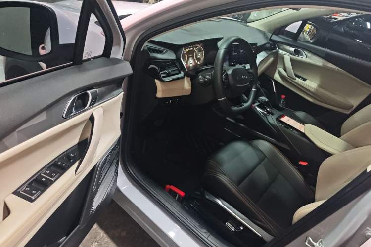 Used Lynk & Co 06 EM-P 2022 PHEV 84 km Range Pro Version