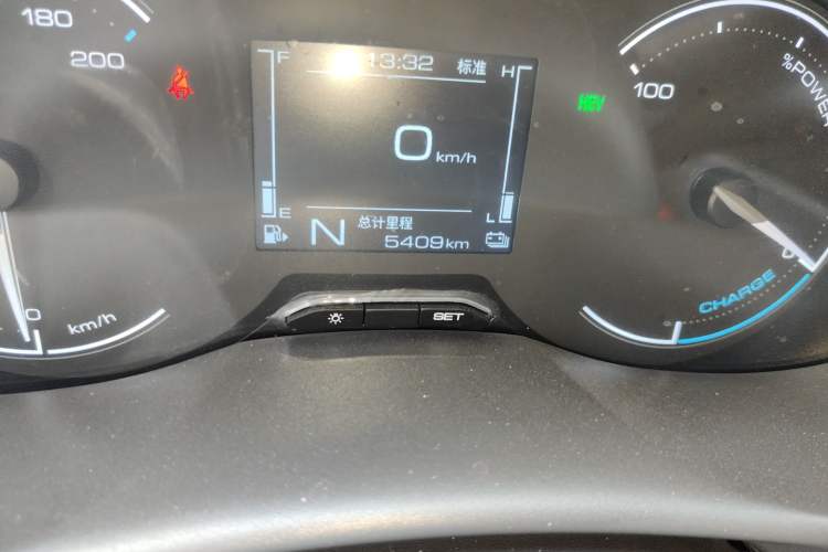 Used Wuling Hongguang New Energy 2025 Extended-Range Hybrid 50 km Standard Version Odometer Close Up