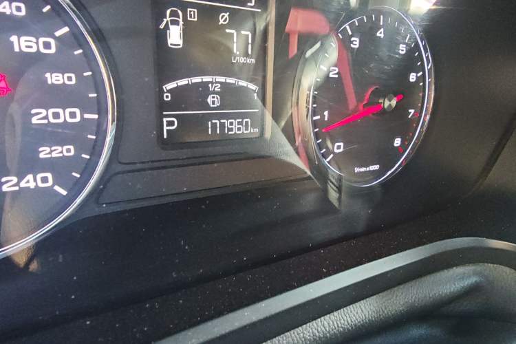 Used Roewe RX5 2016 20T Two-Wheel Drive Automatic Internet Smart Edition
