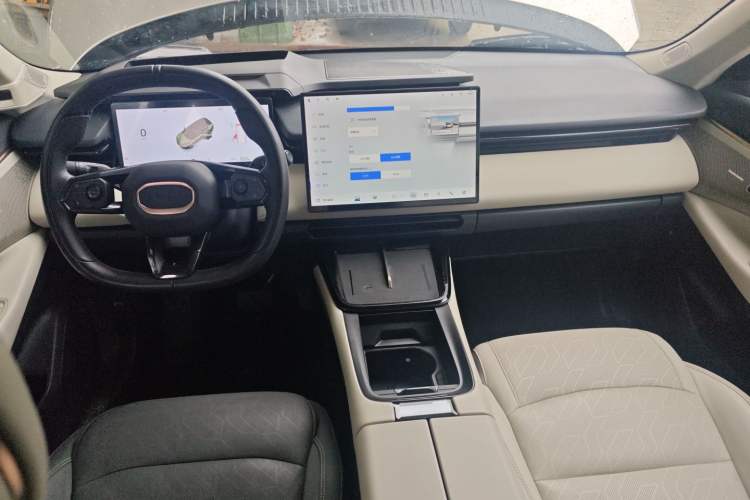 Used Lynk & Co 08 EM-P 2023 220km All-Wheel-Drive Performance Halo Center Console