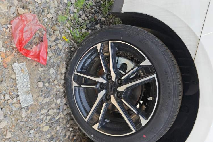 Used Geely Auto Binray 2024 Binrui COOL 1.5T DCT Longteng Edition Right Rear Wheel Hub