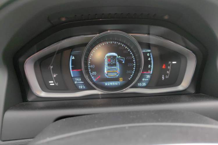 Used Volvo XC60 2014 T6 Zhiyi Edition Instrument Cluster