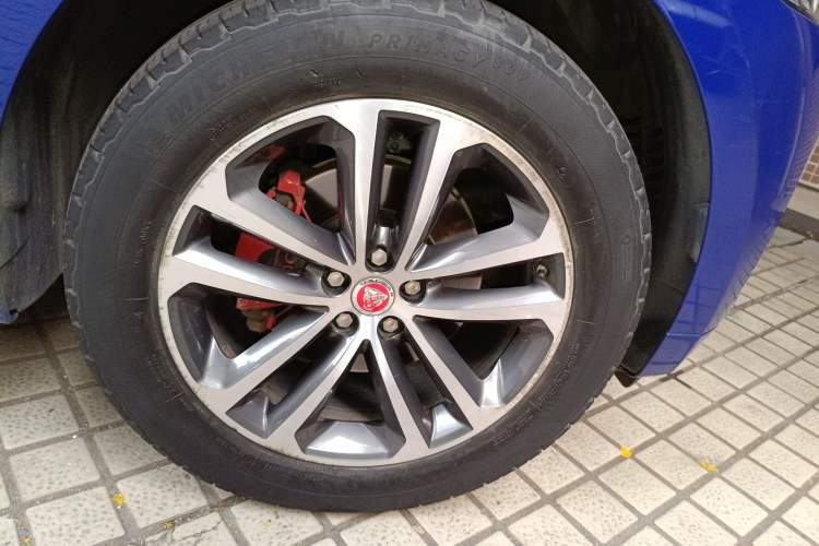 Used Jaguar F-PACE 2018 2.0T All-Wheel Drive R-Sport Sport Edition Right Front Wheel Hub