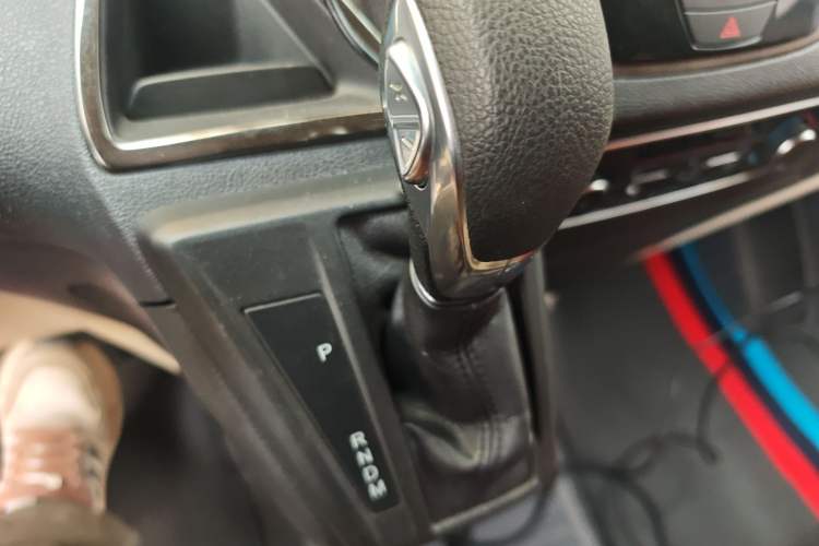 Used Ford Tourneo Custom 2017 2.0T Automatic Elite Version Gear Lever