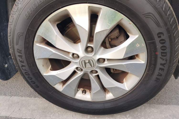 Used Honda CR-V 2013 2.4L four-wheel drive luxury version Right Front Wheel Hub