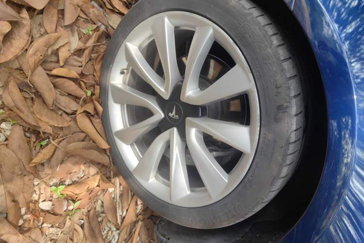 Used Tesla Model 3 2019 Long-Range All-Wheel-Drive Version