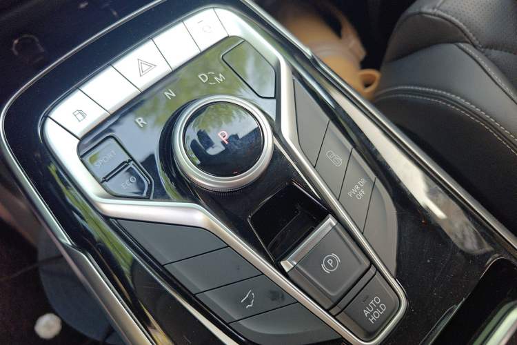 Used SAIC MAXUS G20 2023 Facelifted PLUS 2.0T Gasoline Automatic Luxury Edition