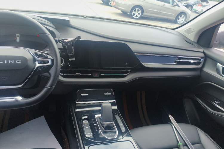 Used Wuling Victory 2020 1.5T CVT Flagship Edition Audio And AC Panel