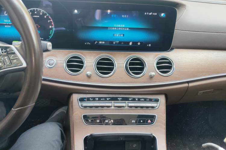 Used Mercedes-Benz E-Class New Energy 2022 Second Facelift E 350 e L Plug-in Hybrid Sedan Audio And AC Panel