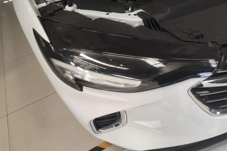 Used Buick Envision 2020 Encore S 652T Two-Wheel Drive Luxury Model Right Front Headlight