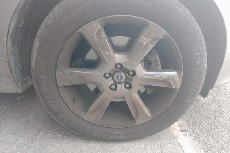 Used Volvo XC60 2015 T5 AWD Smart Drive Edition Right Front Wheel Hub