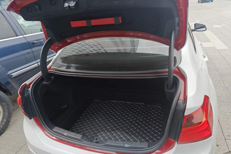 Used BMW 1 Series 2017 118i Fashion Model Trunk