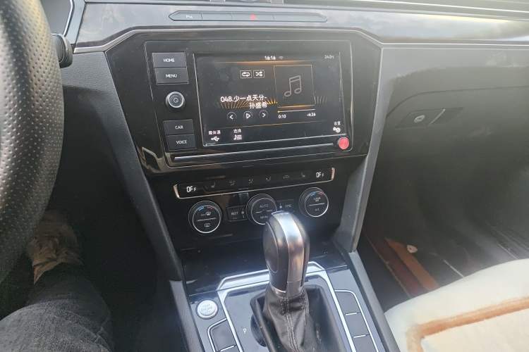 Used Volkswagen Magotan 2019 330TSI DSG Luxury Version China VI Standard Audio And AC Panel