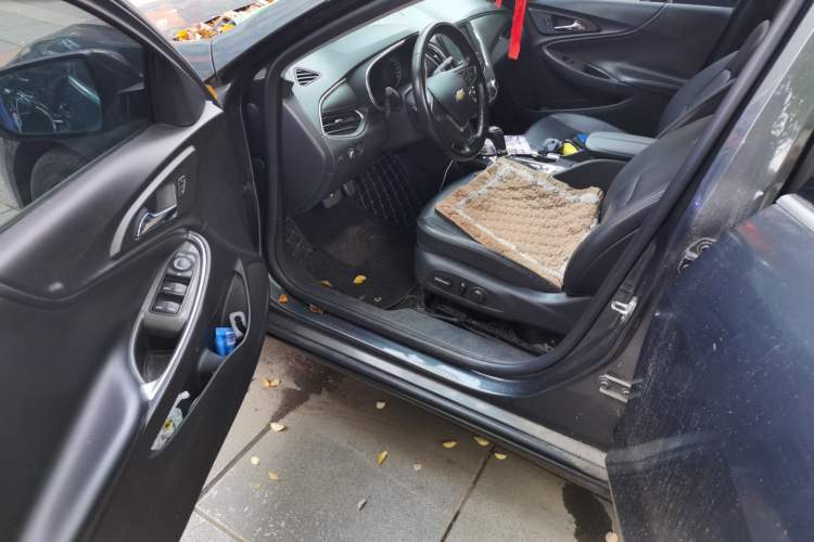 Used Chevrolet Malibu 2017 1.5T Automatic Luxury Edition Driver Seat