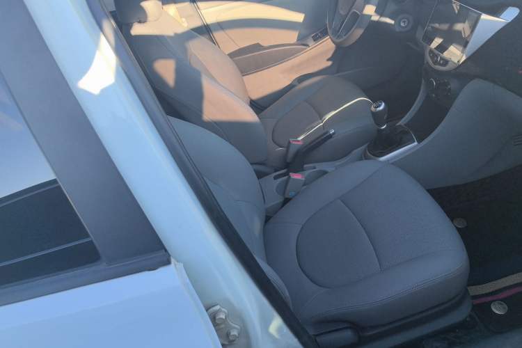 Used Hyundai Verna (older generation) 2016 1.4L Manual Smart GLS Trim