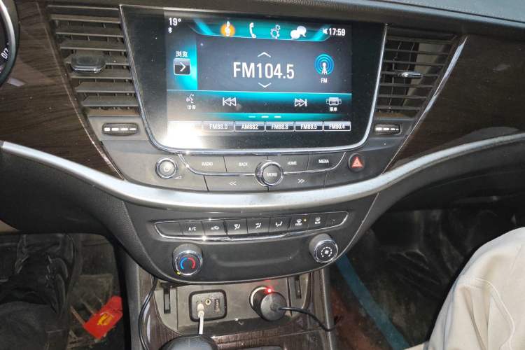 Used Buick Verano 2018 Sedan 20T Dual-Clutch Leading Model Audio And AC Panel