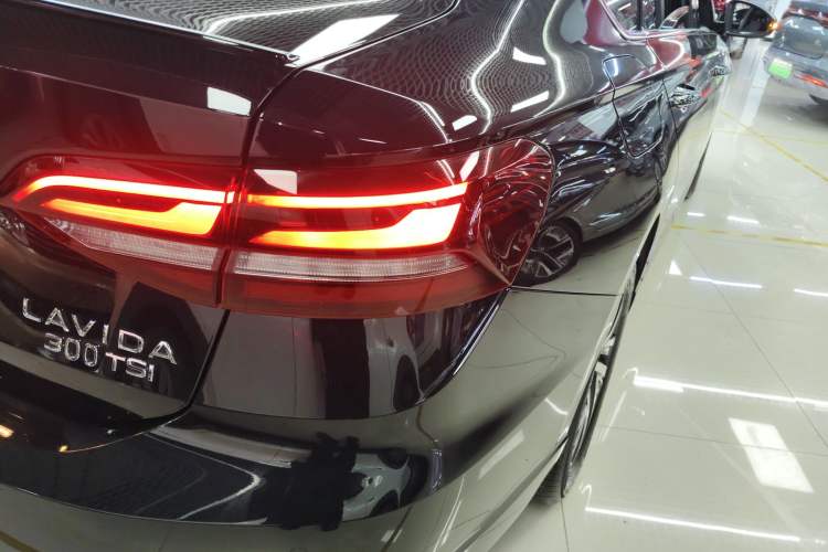 Used Volkswagen Lavida 2024 300TSI DSG Starry Sky Leading Edition Right Rear Taillight