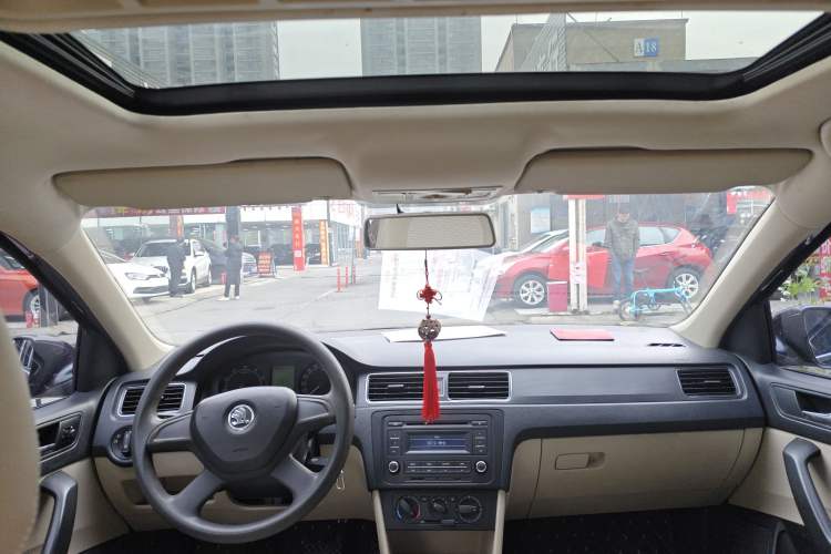 Used Skoda Rapid 2013 1.6L Automatic Smart Selection Model Headliner