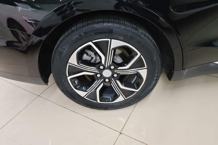 Used Hongqi E-QM5 2021 Charging Version Flagship Edition Right Rear Wheel Hub