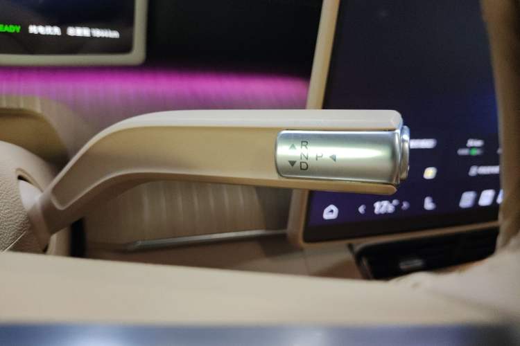 Used Chery T11 2026 Model 220 Rear-Drive Boya Giant-Screen Luxury Edition Gear Lever