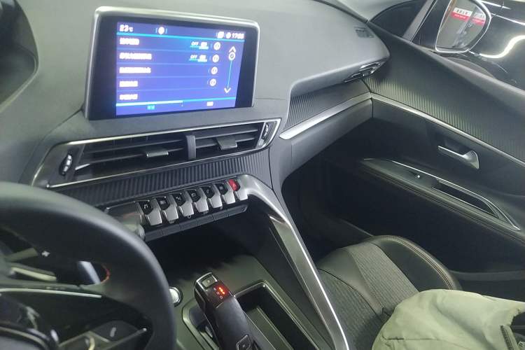 Used Peugeot 5008 2017 350THP 5-Seat Elite Edition Audio And AC Panel