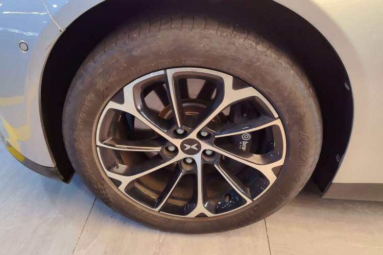 Used XPeng P7 2020 670N Left Front Wheel Hub