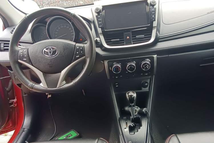 Used Toyota YARiS L Zhi Xuan 2016 Revised 1.5E CVT Charming Edition Center Console