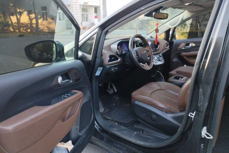 Used Chrysler Grand Voyager 2017 3.6L Premium Edition
