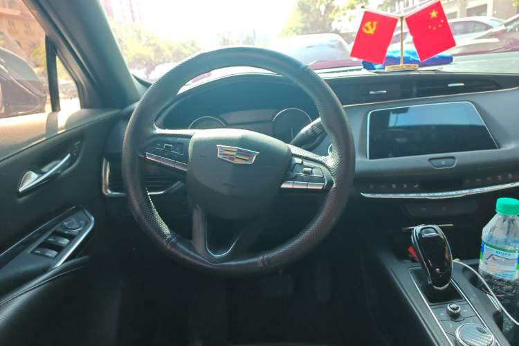 Used Cadillac XT4 2022 28T Two-Wheel-Drive Luxury Version
