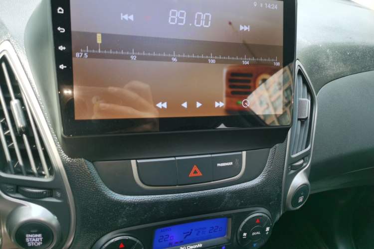 Used Hyundai ix35 2013 2.0L Automatic Two-Wheel Drive Smart GLS China V Standard Audio And AC Panel