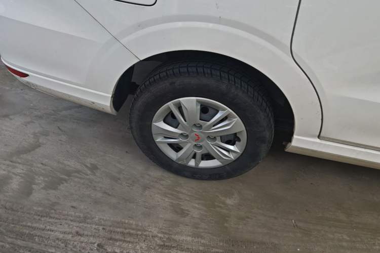 Used Wuling Hongguang 2021 1.5L Revised S Base Version with Electric Power Steering LAR Right Rear Wheel Hub